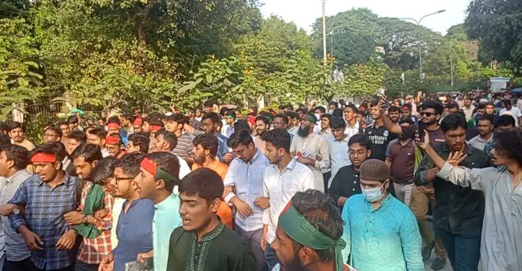 শেখ হাসিনার রায়ের পর ডাকসুর নেতৃত্বে আনন্দ মিছিল